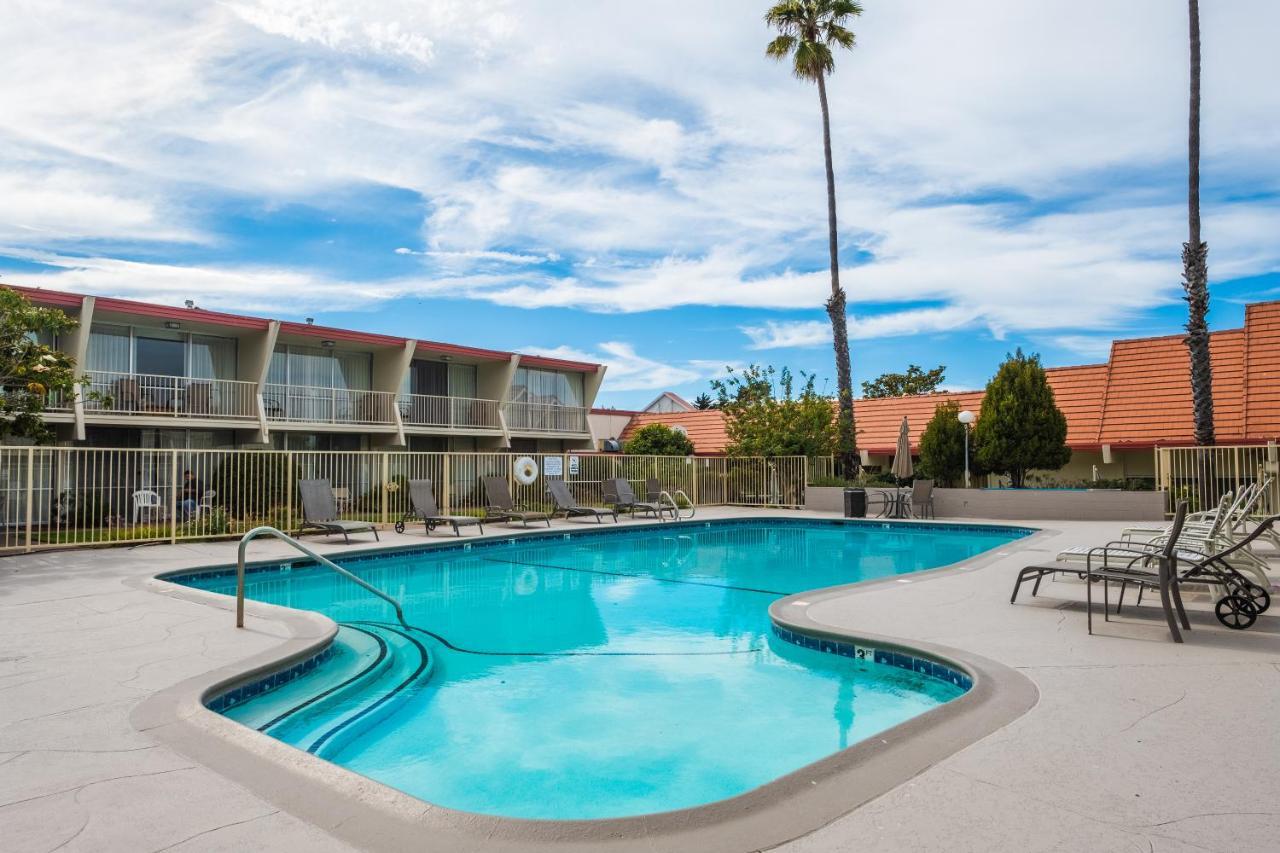 Travelodge By Wyndham Monterey Bay Exteriér fotografie