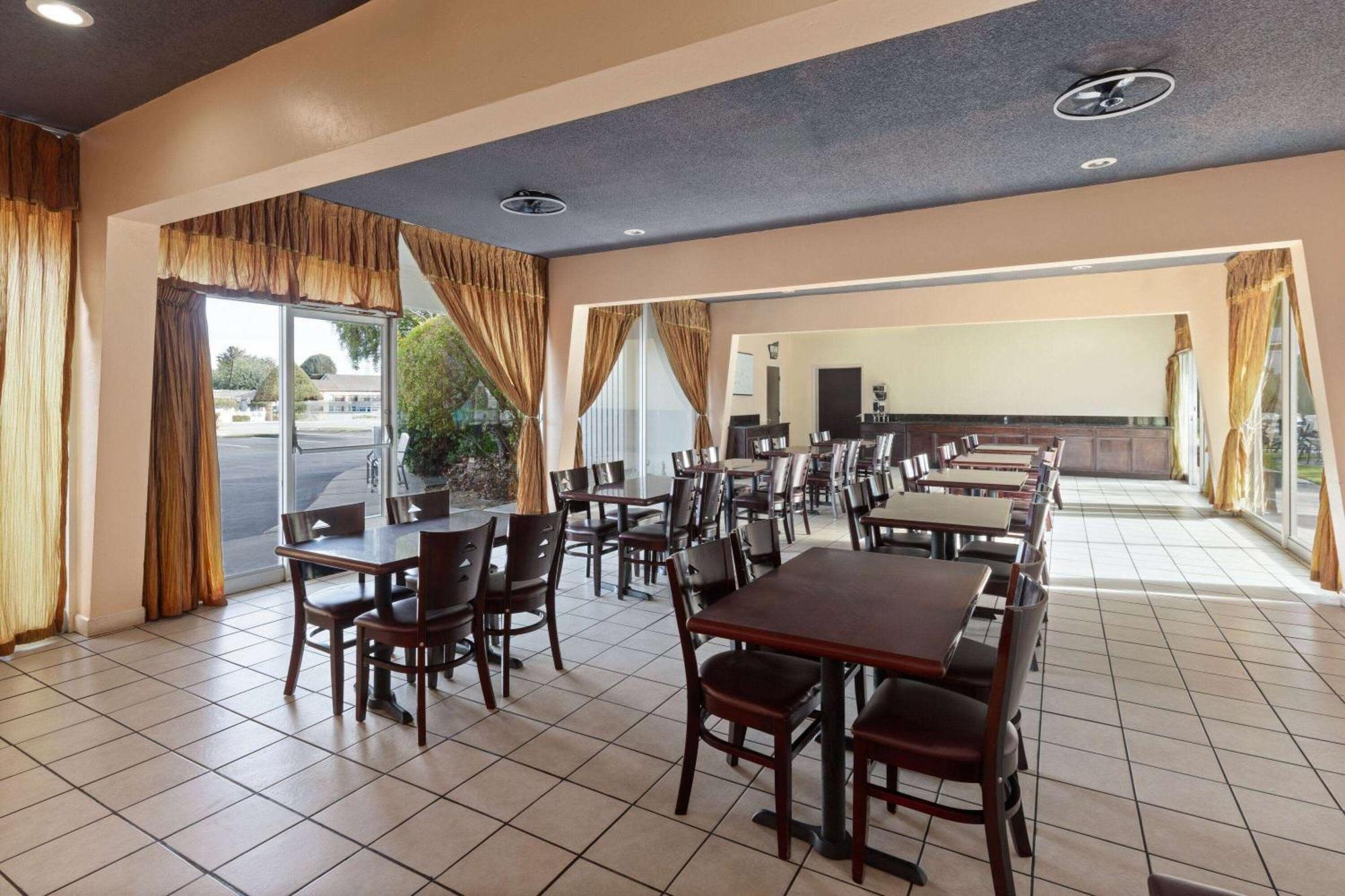 Travelodge By Wyndham Monterey Bay Exteriér fotografie