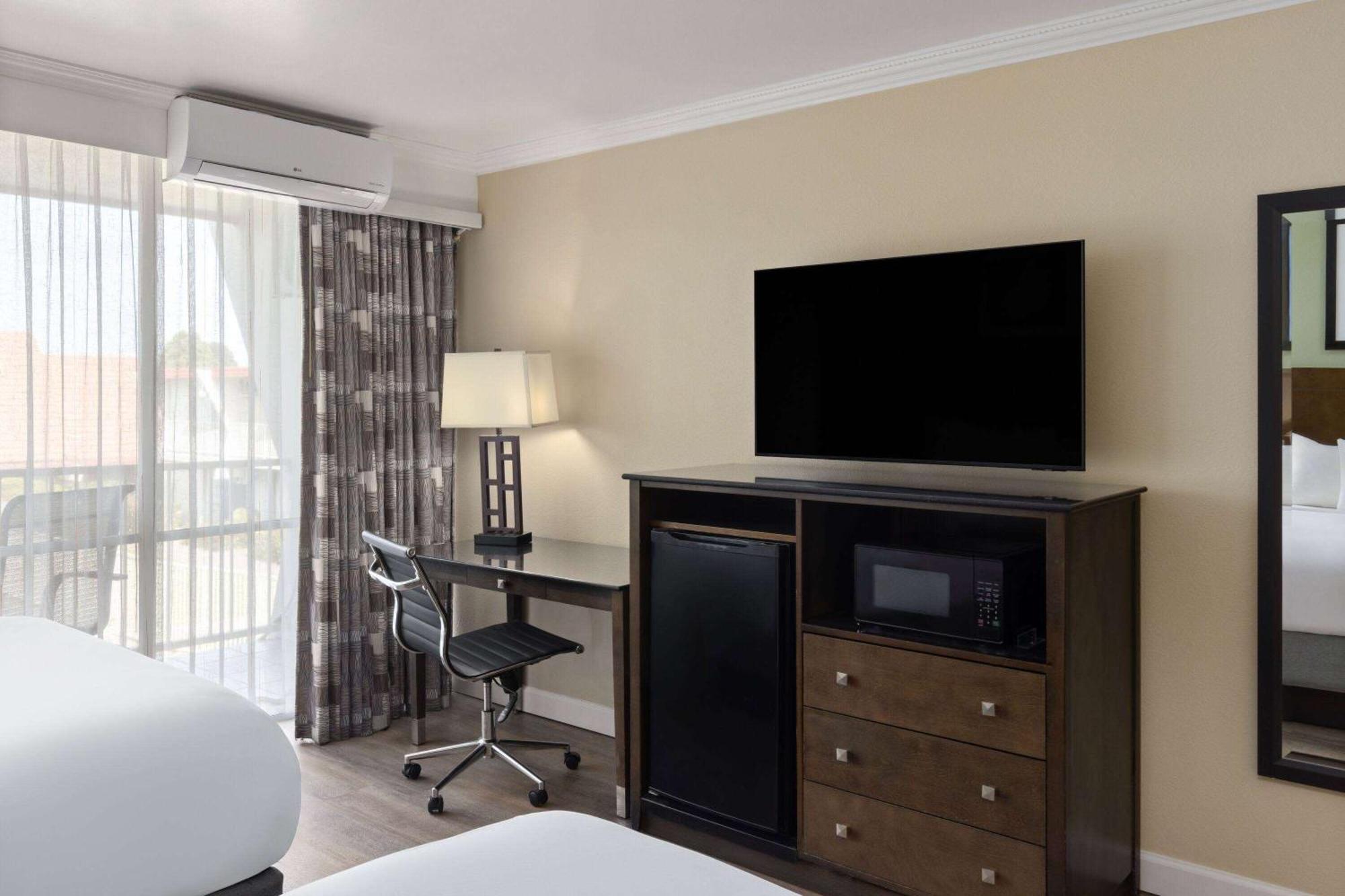 Travelodge By Wyndham Monterey Bay Exteriér fotografie