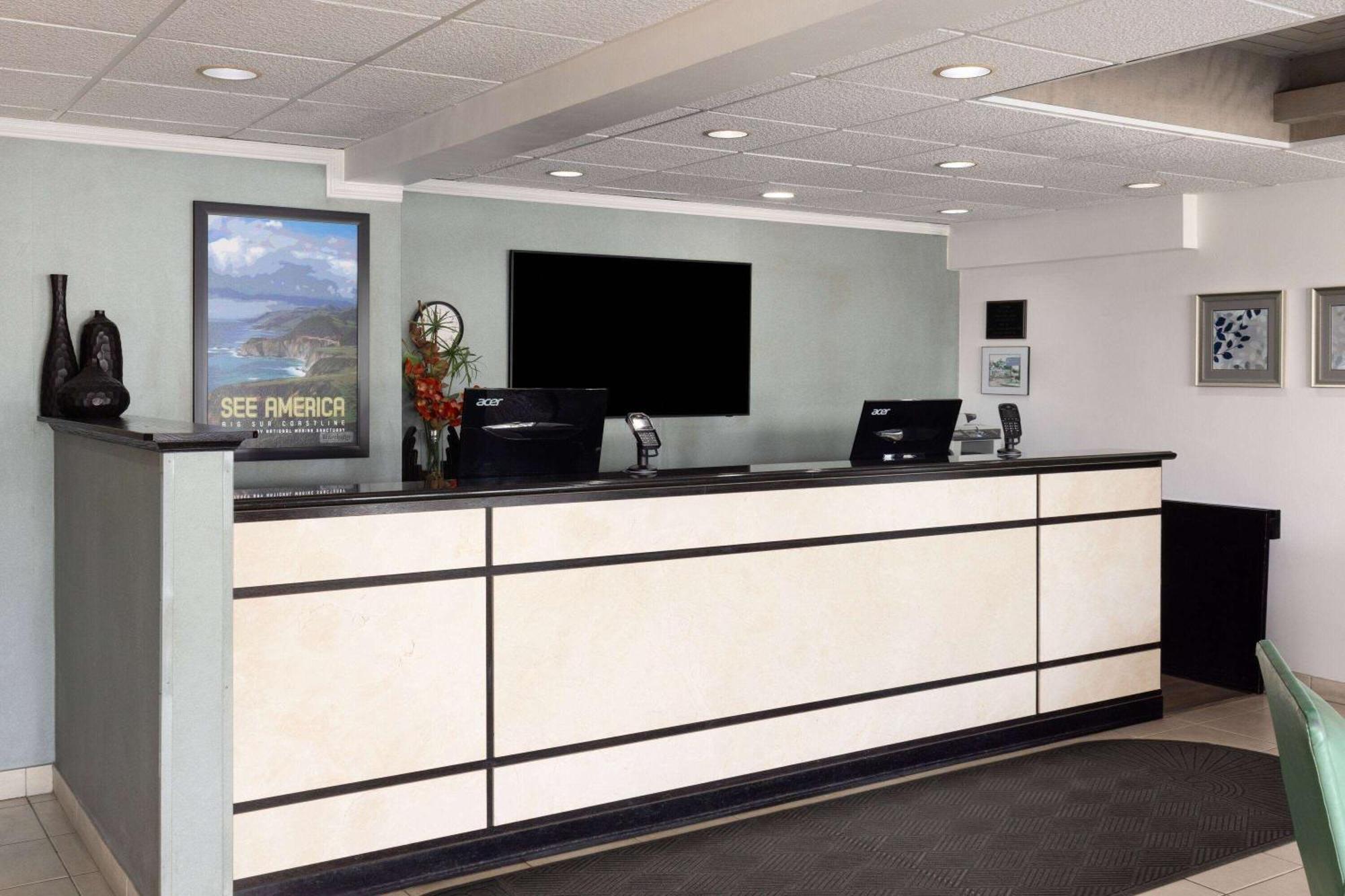 Travelodge By Wyndham Monterey Bay Exteriér fotografie