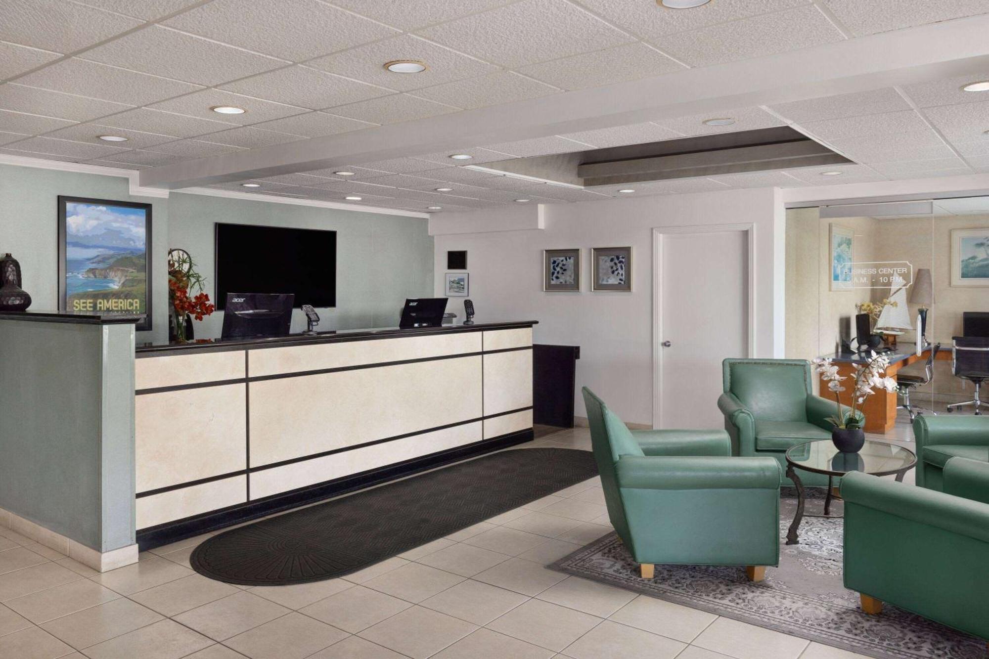 Travelodge By Wyndham Monterey Bay Exteriér fotografie